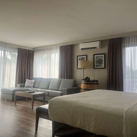 Hotel Rive Gauche Beloeil Ngoại thất bức ảnh